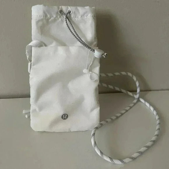 Lululemon Athletica Play  Forward Crossbody Pouch - Picture 4 of 7